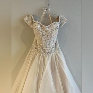 Wedding Dress in Perfect Condition:By Mori Lee